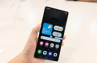 Samsung Galaxy S25 Ultra và iPhone 16 Pro Max: AI máy nào tốt hơn?
