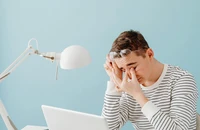 Mỏi mắt vì điện thoại, hãy thử ngay quy tắc 20-20-20