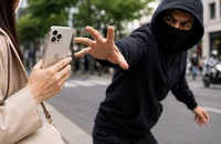 iPhone có thể tự khóa khi bị cướp giật