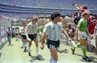 Áo đấu của Maradona trận chung kết Mexico 1986 được đưa về Argentina
