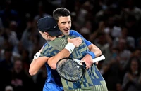 Thất bại trước ‘bản sao’, Djokovic mất chức vô địch Paris Masters