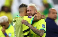 Pele viết cho Neymar: 'Bạn đã làm được, chàng trai của tôi'