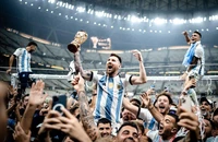 Truyền thông thế giới ‘cạn lời’ tán tụng Messi và tuyển Argentina