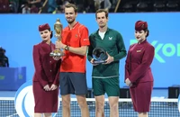 Medvedev lên ngôi sau cuộc chiến của 2 cựu số 1 thế giới