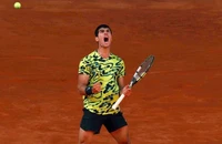 Alcaraz thẳng tiến đến bán kết Madrid Open