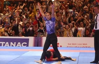 Xúc động với hình ảnh võ sĩ SEA Games 32 động viên bại tướng