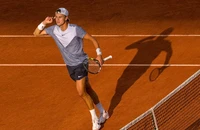 Trọng tài “tiếp điểm” giúp số 6 thế giới đi tiếp ở Roland Garros