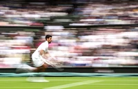 Djokovic tỏa sáng tại “thánh đường tennis”, Gauff và Vennus gác vợt sớm