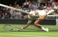 Giao bóng đạt vận tốc kỷ lục, Hurkacz vẫn bị Djokovic dẫn trước