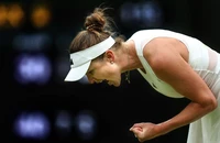 Bà mẹ một con dập tắt giấc mơ vô địch Wimbledon của số 1 thế giới