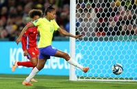 Tuyển thủ Brazil đầu tiên vượt mặt tượng đài Pele