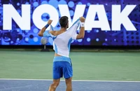Djokovic xé toạc áo mừng chiến thắng trước đối thủ số 1 thế giới
