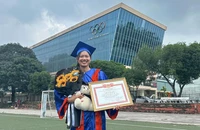 Cựu kình ngư Ánh Viên trở thành tân cử nhân thể thao