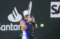 Số 2 thế giới chật vật hạ đương kim vô địch Wimbledon