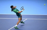Sinner "kéo" Djokovic cùng vào bán kết ATP Finals