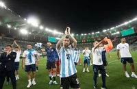 Messi chứng kiến CĐV bị đánh đổ máu ở Maracana