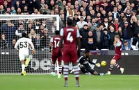 Huyền thoại MU nhất loạt chỉ trích đội chủ sân Old Trafford