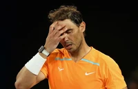 Nadal đầu hàng Djokovic trong cuộc chiến giành Grand Slam Úc mở rộng