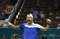 Dimitrov khuất phục Alcaraz tiến vào bán kết Miami Open