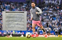 Giao kèo trên khăn giấy của Messi thu về gần 1 triệu USD