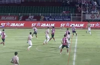 Hai đội bị trọng tài tước bàn thắng oan và tỉ số 2-1 kỳ lạ