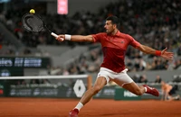 Pháp Mở rộng rung chuyển, Djokovic mất ngôi số 1 thế giới