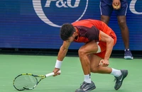 Alcaraz tức giận đập nát vợt khi lỡ cơ hội loại “vua hề” Gael Monfils