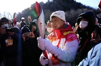 Ngôi sao võ thuật Thành Long rước đuốc lễ khai mạc Paralympic Paris