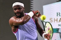 Tay vợt Mỹ Frances Tiafoe đối mặt án phạt nặng