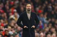 Van Nistelrooy lặng lẽ rời Manchester United