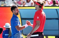 Djokovic đột ngột bỏ cuộc tại bán kết Grand Slam Úc mở rộng