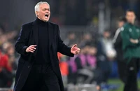 “Người đặc biệt” Mourinho kiện ngược đòi bồi thường 52.000 USD