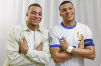 Tiền đạo Kylian Mbappe không tin vào mắt mình