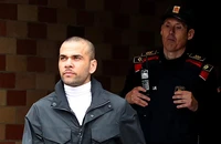 Cựu sao Barca Dani Alves được trả tự do