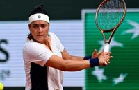 Tay vợt Ons Jabeur gây sốc cho Roland Garros