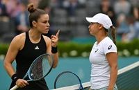 Hai tay vợt nữ đấu khẩu cực căng, Naomi Osaka khai vợt thành công