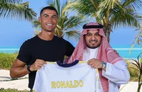 Ronaldo tiếp tục nhận lương cao nhất thế giới