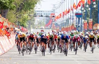 Những cái đầu nóng “bốc hỏa” sau cuộc rượt đuổi nghẹt thở chặng 23