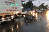 Video: Tai nạn liên hoàn khiến hai cha con tử vong tại chỗ