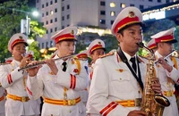 Video: Đội nhạc công an biểu diễn mừng Quốc khánh ở phố đi bộ Nguyễn Huệ