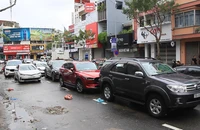Ô tô nằm la liệt trên đường sau trận ngập kinh hoàng ở Đà Nẵng 