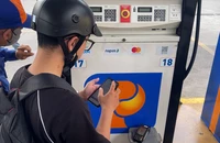 Vì sao nhiều cây xăng ở TP.HCM từ chối chuyển khoản?