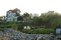 Hà Nội vào cuộc chống lấn chiếm, san lấp ao hồ