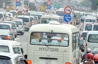 Kẹt xe ngày đầu thu phí cầu Bình Triệu 1