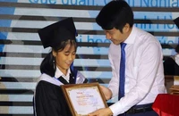 850 triệu đồng nâng bước cho 50 thủ khoa 