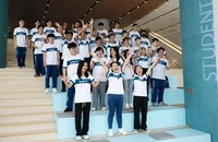 TP.HCM: Hiệu trưởng 1 trường đại học bật khóc khi đón những tân sinh viên đầu tiên