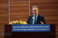 Chuyên gia nước ngoài: Đại học Việt Nam còn quá phụ thuộc vào học phí 
