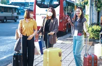 Kỳ thi tốt nghiệp THPT 2023: Giảng viên lỉnh kỉnh hành lý lên đường làm nhiệm vụ