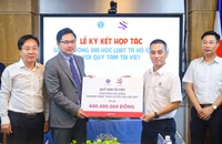 Thêm 600 triệu đồng tặng học bổng cho sinh viên khó khăn Trường ĐH Luật TP.HCM