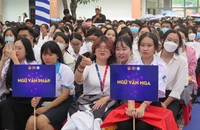 Trường ĐH ở TP.HCM hoãn lễ khai giảng, không nhận hoa chúc mừng